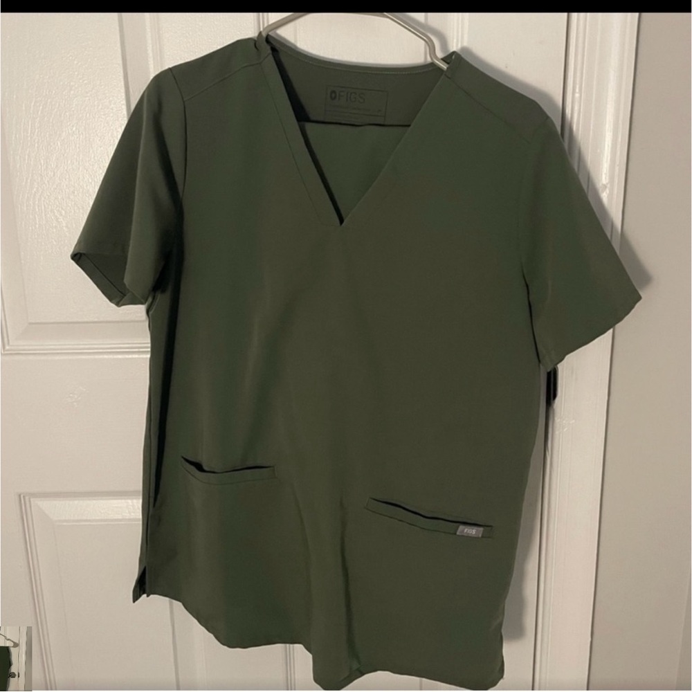 Figs Olive V-Neck Scrub Top and jogger bottoms